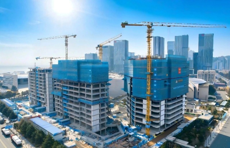 Maringal na Ipagdiwang ang Matagumpay na Core Structure Topping-out ng Qingdao Fortune Finance Innovation Center