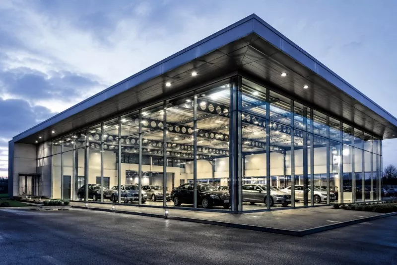 Bakit Ang Large-Span na Disenyo ang Pangunahing Pakinabang ng Steel Frame Car Showroom Construction?